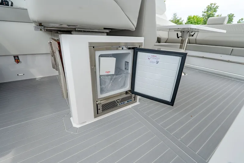 Slide: The Image of Cruisers 42 GLS OB 2027 - 25