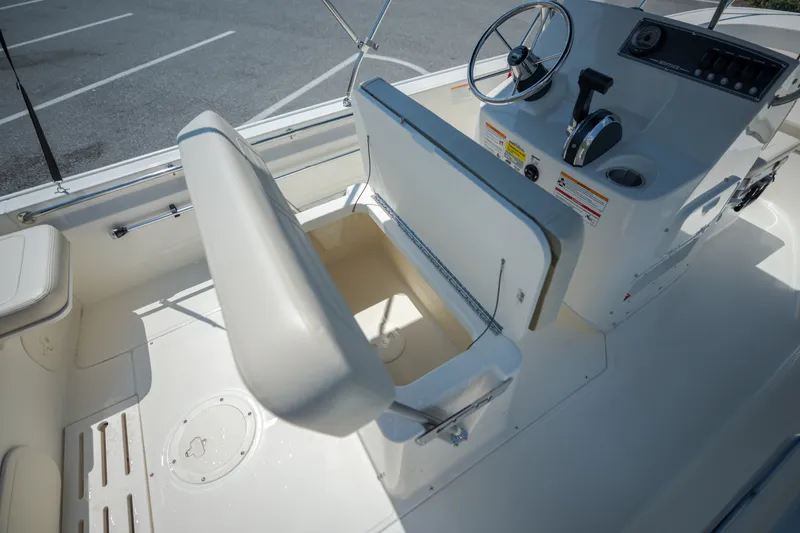 Slide: The Image of Boston Whaler 170 Montauk 2027 - 17