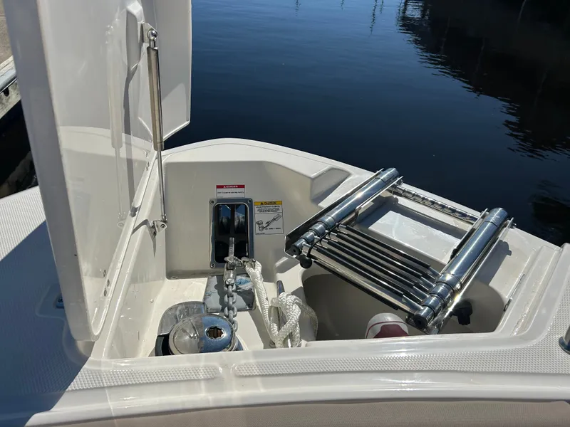 Slide: The Image of Boston Whaler 330 Vantage 2027 - 32