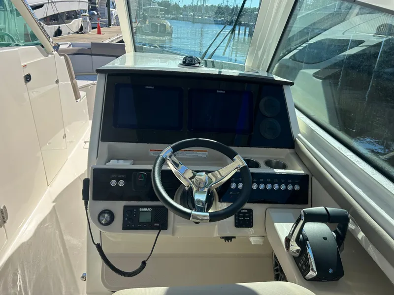 Slide: The Image of Boston Whaler 330 Vantage 2027 - 19