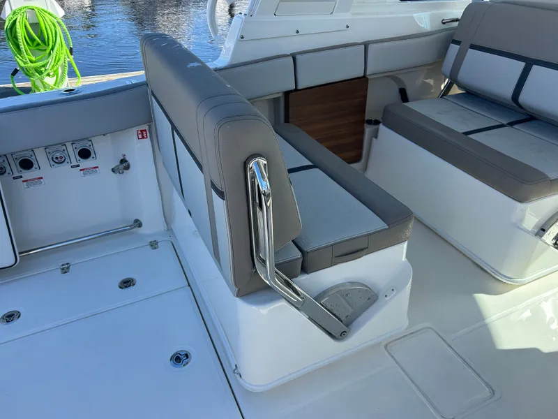 Slide: The Image of Boston Whaler 330 Vantage 2027 - 13