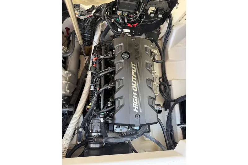 Slide: The Image of 2021 Yamaha Boats 252SD high output engine, detailed view. - 6