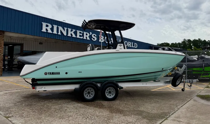 The Image of 2023 Yamaha 255 FSH Sport E boat at Rinker's Boat World. - 1