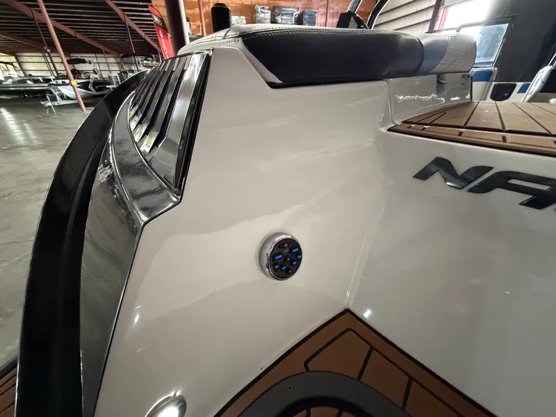 Slide: The Image of Nautique Super Air Nautique G21 2016 - 13