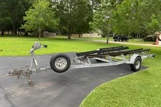 Slide: The Image of 1994 Corsair F24 MKI trailer on driveway, surrounded by lush greenery. - 10