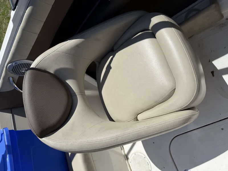 Slide: The Image of Beige boat seat cushion on Bayliner 185 Bowrider 2015. - 7