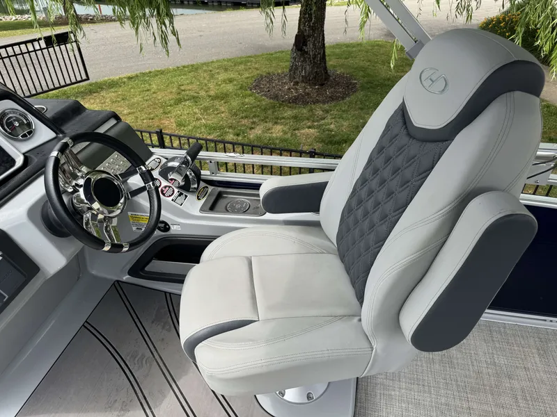 Slide: The Image of Harris Solstice 250 SLDH 2020 boat helm with luxurious captain's chair. - 11