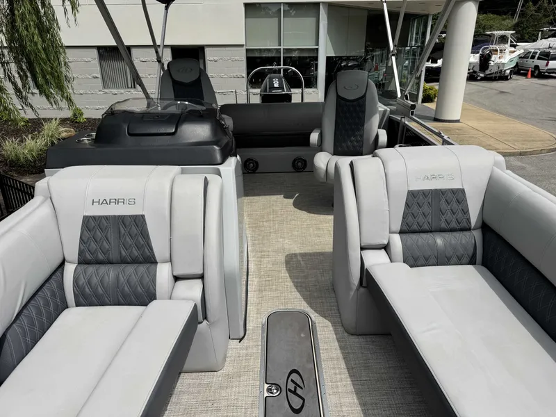 Slide: The Image of Interior of a 2020 Harris Solstice 250 SLDH pontoon boat. - 8