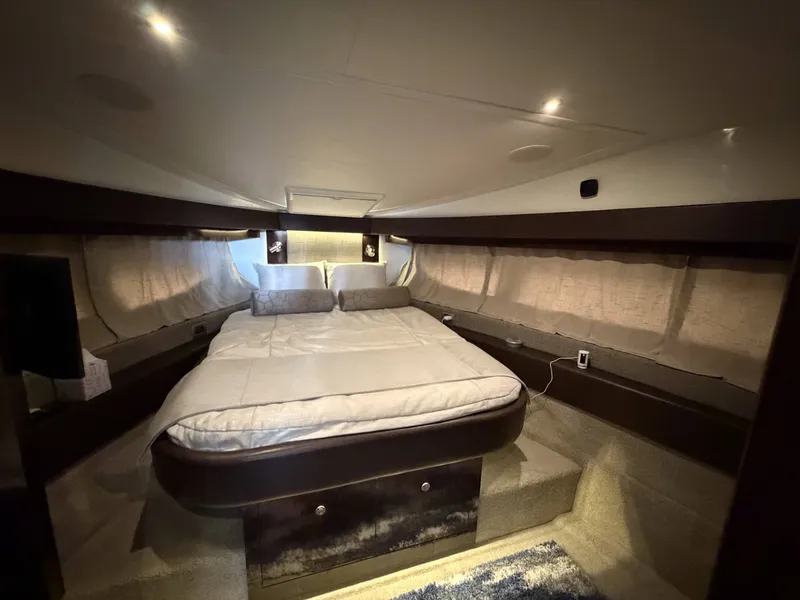 Slide: The Image of Luxurious cabin of the 2017 Sea Ray Sundancer 400 yacht. - 22