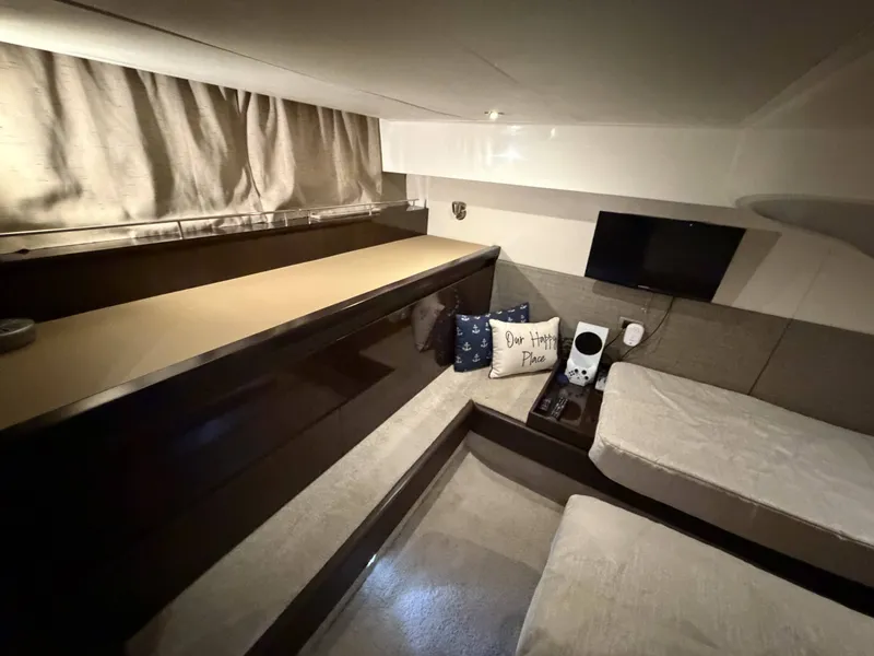 Slide: The Image of Interior of 2017 Sea Ray Sundancer 400 yacht cabin. - 25