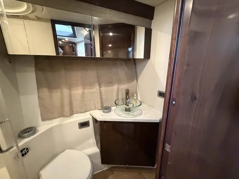 Slide: The Image of Interior of Sea Ray Sundancer 400 yacht, bathroom view, year 2017. - 28