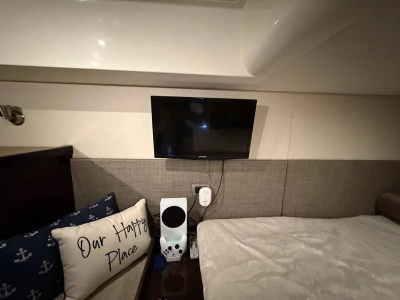 Slide: The Image of Interior of 2017 Sea Ray Sundancer 400 yacht cabin. - 3