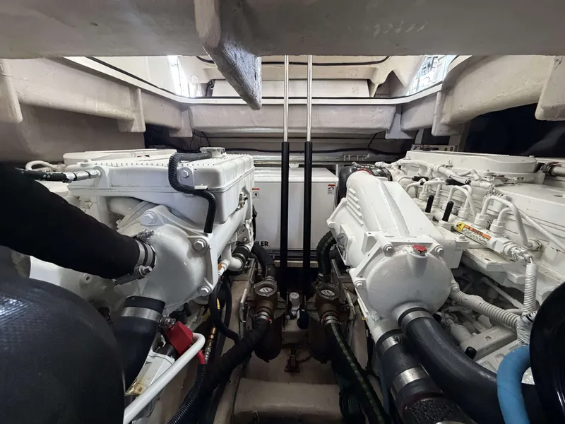 Slide: The Image of Engine room of 2017 Sea Ray Sundancer 400 yacht. - 32