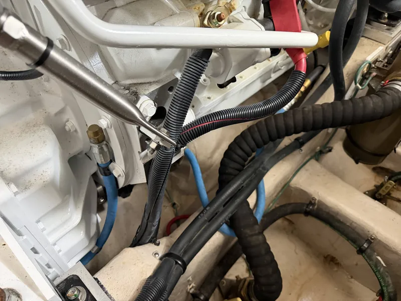 Slide: The Image of Engine compartment of 2017 Sea Ray Sundancer 400. - 35
