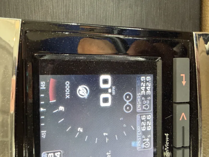 Slide: The Image of Dashboard of 2017 Sea Ray Sundancer 400. - 42