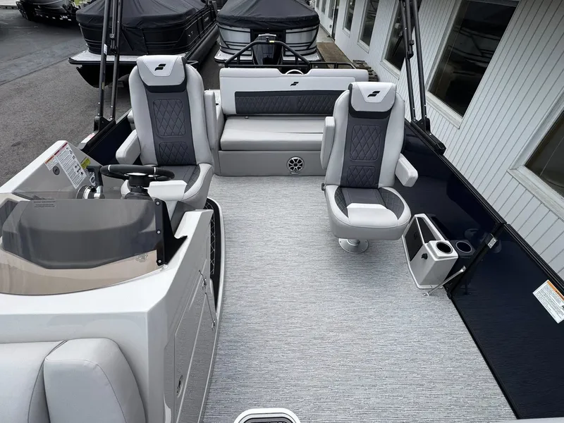 Slide: The Image of Interior of 2026 Starcraft SLS-5 Q DH pontoon boat. - 23