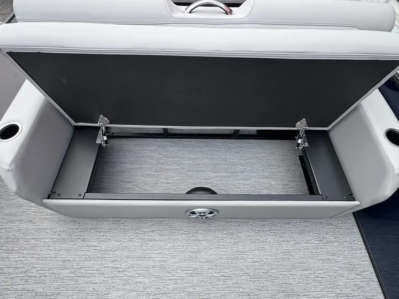 Slide: The Image of Starcraft SLS-5 Q DH 2026 seat with storage compartment. - 35