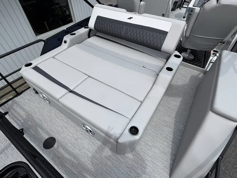 Slide: The Image of Starcraft SLS-5 Q DH 2026 boat seat with gray upholstery. - 5