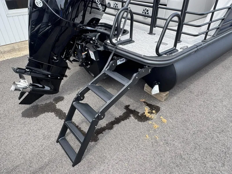 Slide: The Image of Starcraft SLS-5 Q DH 2026 boat with outboard motor and ladder. - 7