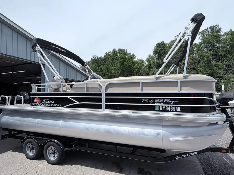 The Image of 2016 Sun Tracker Party Barge 22 DLX pontoon boat on trailer. - 1