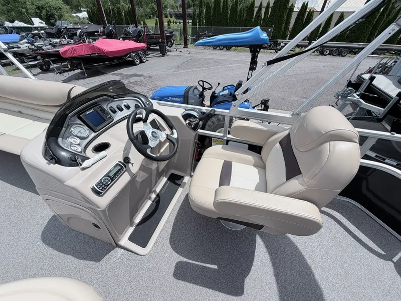 Slide: The Image of Interior of a 2016 Sun Tracker Party Barge 22 DLX pontoon boat. - 13
