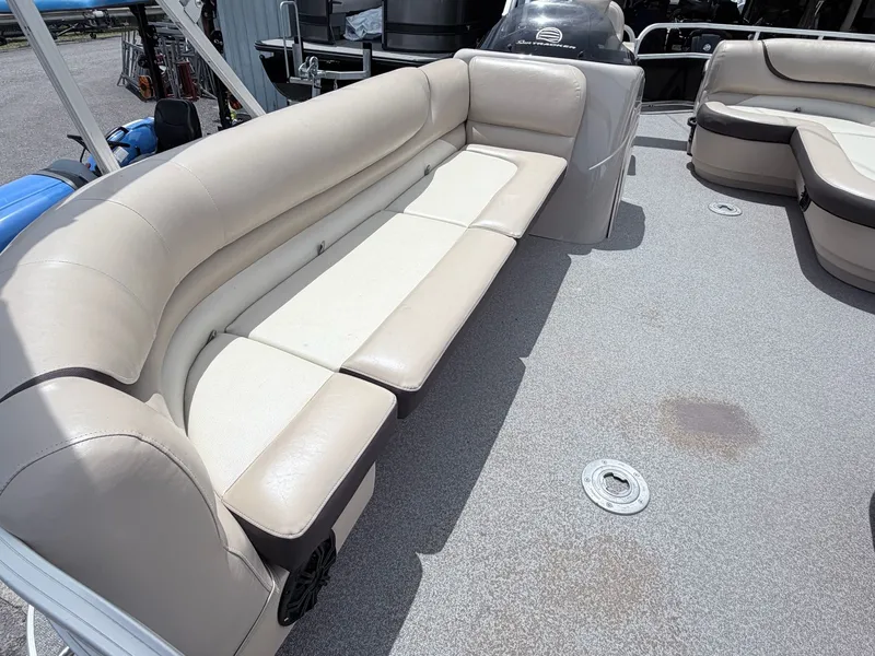 Slide: The Image of 2016 Sun Tracker Party Barge 22 DLX with beige seating. - 14