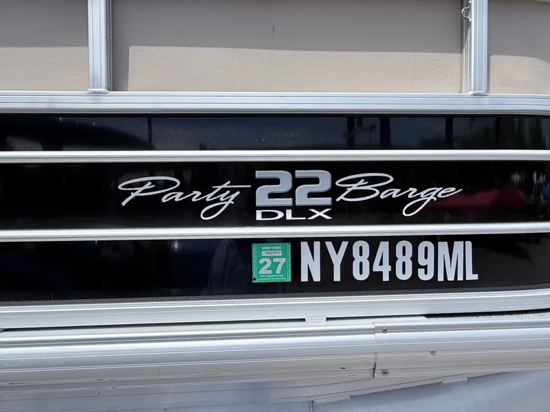 Slide: The Image of Sun Tracker Party Barge 22 DLX 2016 with registration number NY8489ML. - 18