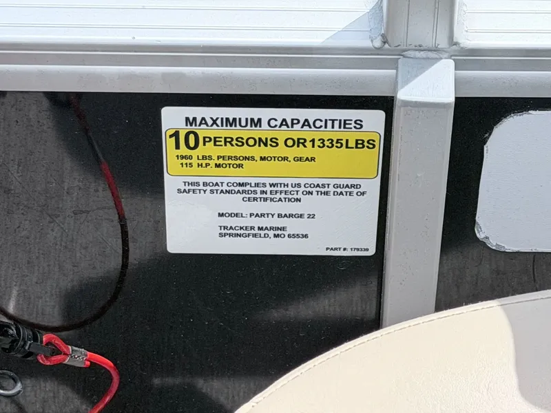 Slide: The Image of Capacity sign for Sun Tracker Party Barge 22 DLX, 10 persons, 1335 lbs. - 19