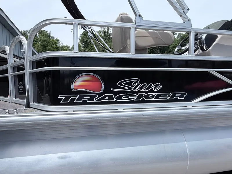 Slide: The Image of 2016 Sun Tracker Party Barge 22 DLX pontoon boat side view. - 25