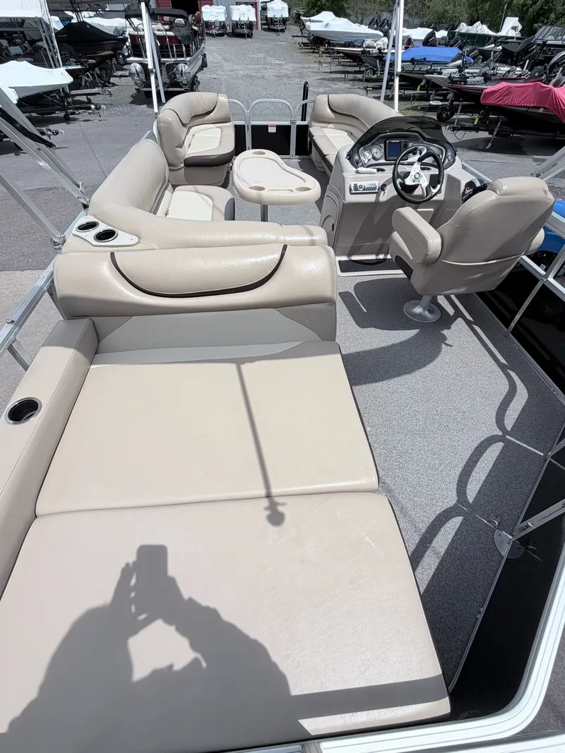 Slide: The Image of Interior view of a 2016 Sun Tracker Party Barge 22 DLX pontoon boat. - 27
