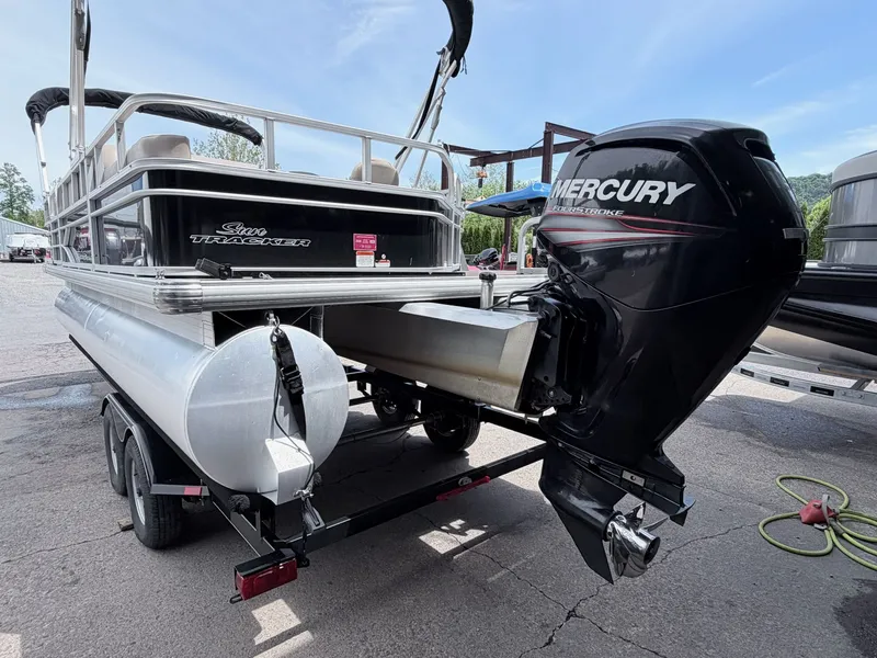 Slide: The Image of 2016 Sun Tracker Party Barge 22 DLX with Mercury outboard motor. - 29