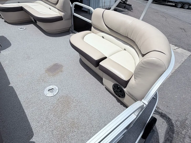 Slide: The Image of Interior of a 2016 Sun Tracker Party Barge 22 DLX pontoon boat. - 30