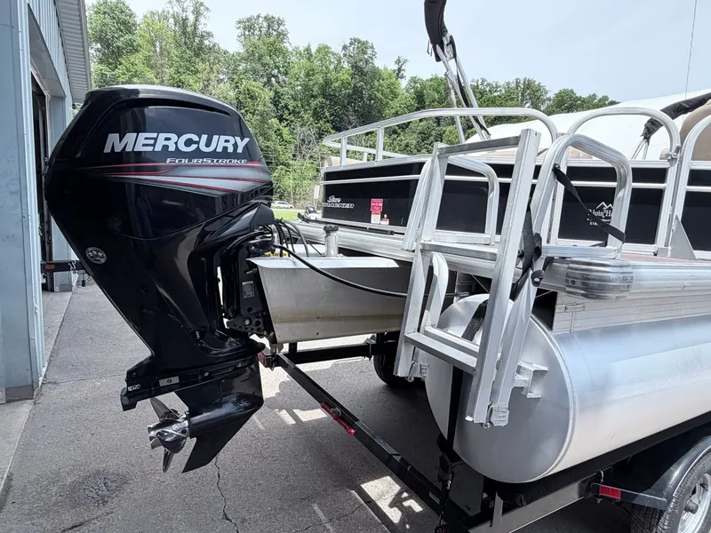 Slide: The Image of 2016 Sun Tracker Party Barge 22 DLX with Mercury outboard motor. - 5