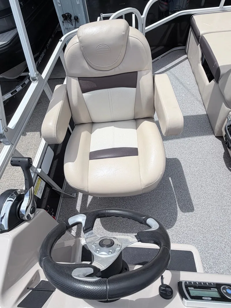 Slide: The Image of Helm of a 2016 Sun Tracker Party Barge 22 DLX. - 7