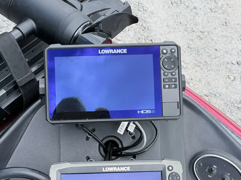 Slide: The Image of Lowrance HDS9 on Triton 19 TrX boat, 2017 model. - 47
