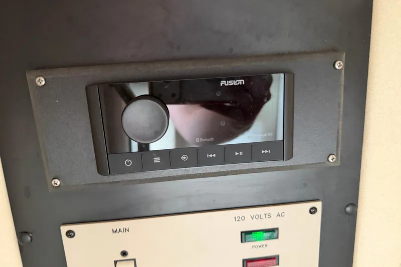 Slide: The Image of Fusion audio system and control panel on a 2003 Sea Ray 290 Bowrider boat. - 20