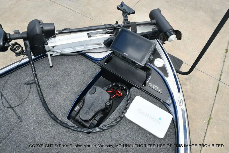 Slide: The Image of Nitro Z19 Pro 2018 with Garmin equipment on deck. - 11