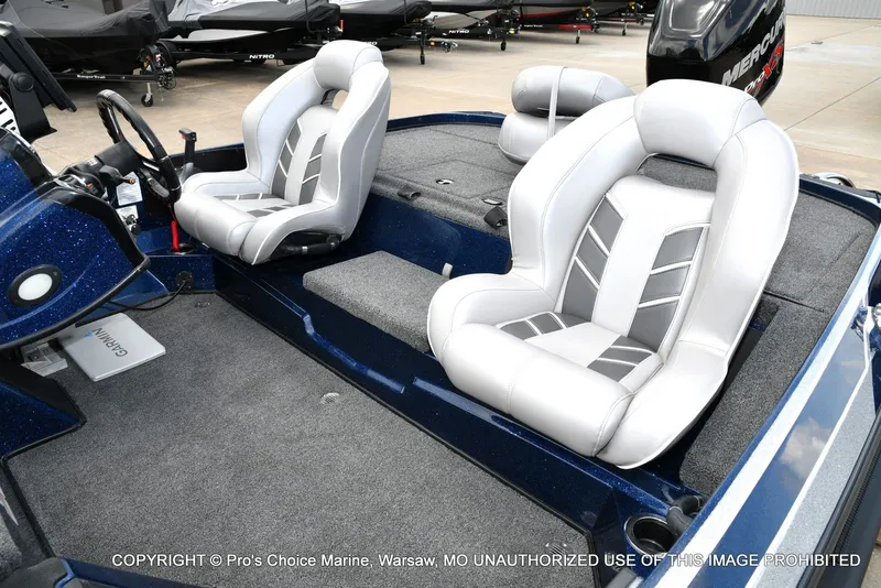Slide: The Image of Interior of a 2018 Nitro Z19 Pro boat with gray seats. - 16