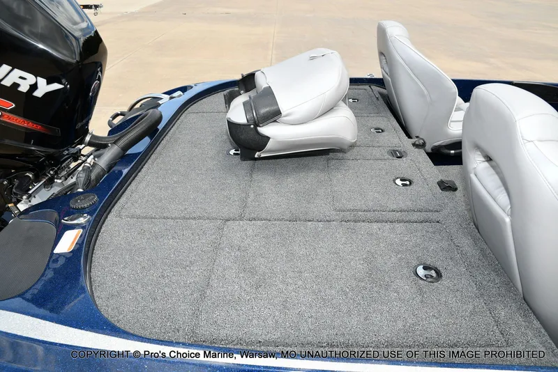 Slide: The Image of 2018 Nitro Z19 Pro boat with gray carpeted deck and seats. - 41