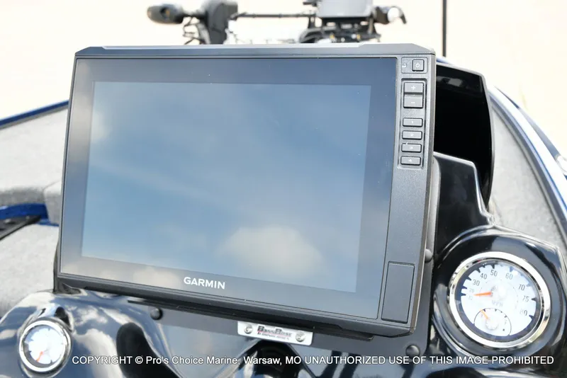 Slide: The Image of Garmin display on Nitro Z19 Pro boat, year 2018. - 43