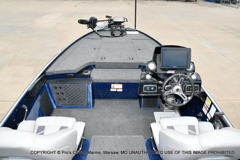 Slide: The Image of Interior view of a 2018 Nitro Z19 Pro boat. - 46