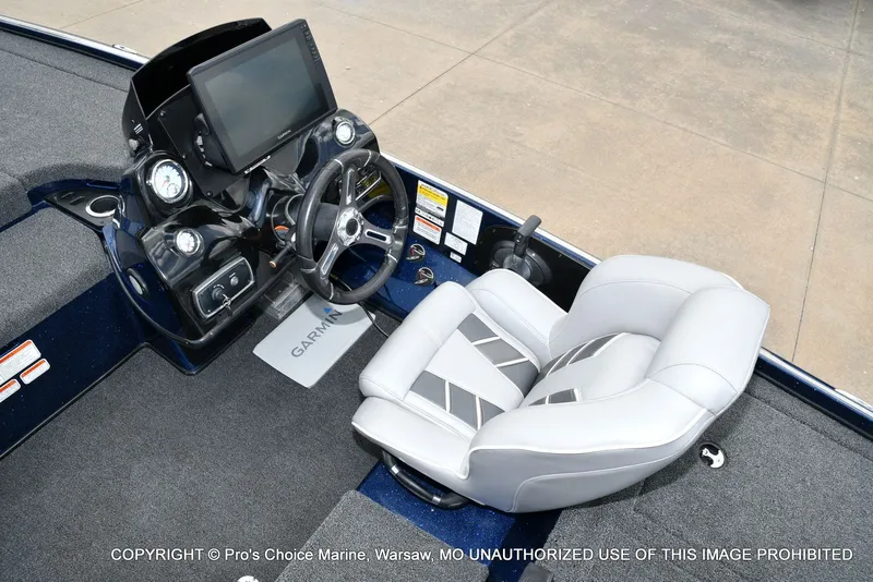Slide: The Image of Interior of a 2018 Nitro Z19 Pro boat with steering console. - 47