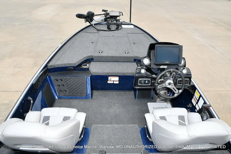 Slide: The Image of Interior of a 2018 Nitro Z19 Pro boat with steering console. - 8
