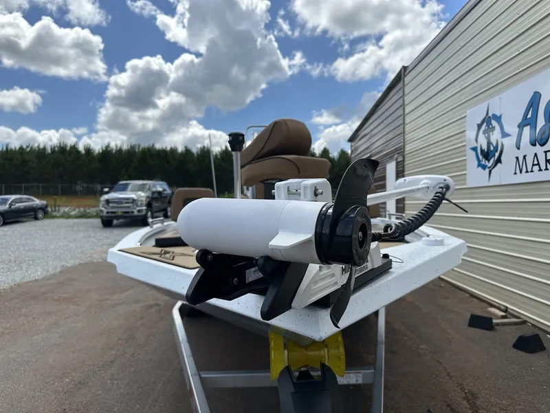 Slide: The Image of 2026 Xpress Xclusive XR 21 BAY boat with forward seating. - 3