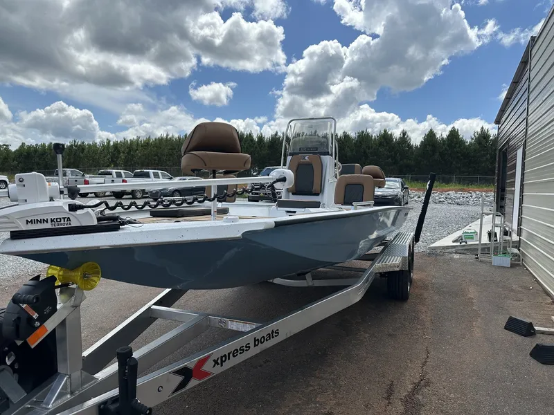 Slide: The Image of 2026 Xpress Xclusive XR 21 BAY boat with forward seating. - 4