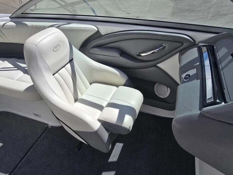 Slide: The Image of Interior of a 2006 Cobalt 232 boat with white leather seat. - 16