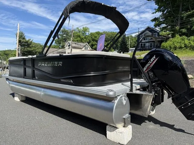 Slide: The Image of Premier 200 Sunscape RE XSD - CL 2026 - 4