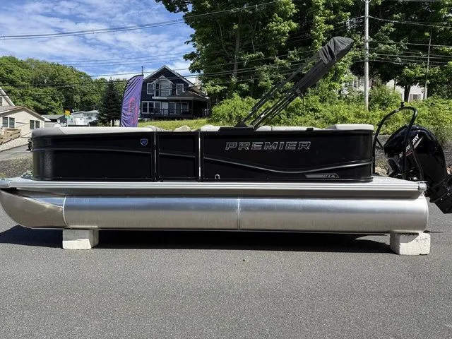 Slide: The Image of Premier 200 Sunscape RE XSD - CL 2026 - 5
