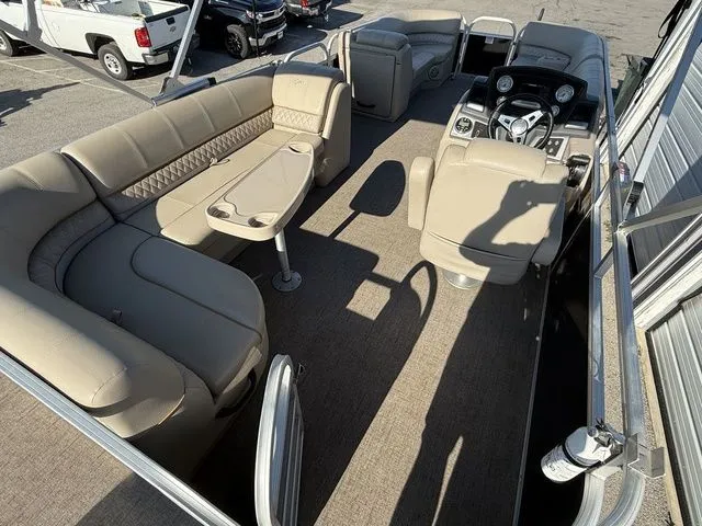 Slide: The Image of Ranger 220C REATA 2023 - 20