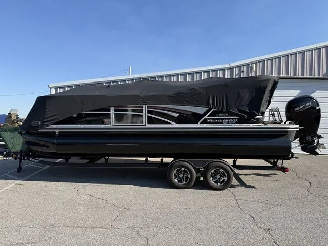 Slide: The Image of Ranger 220C REATA 2023 - 26
